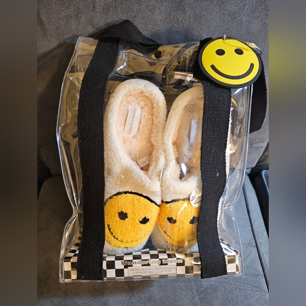 NWT 4 Piece Memory Foam Slippers, Neck Pillow, Luggage Tag And Tote